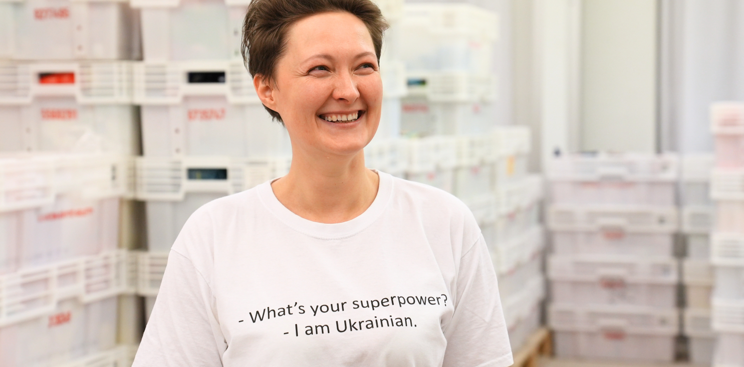 woman wearing "i am Ukrainian" top