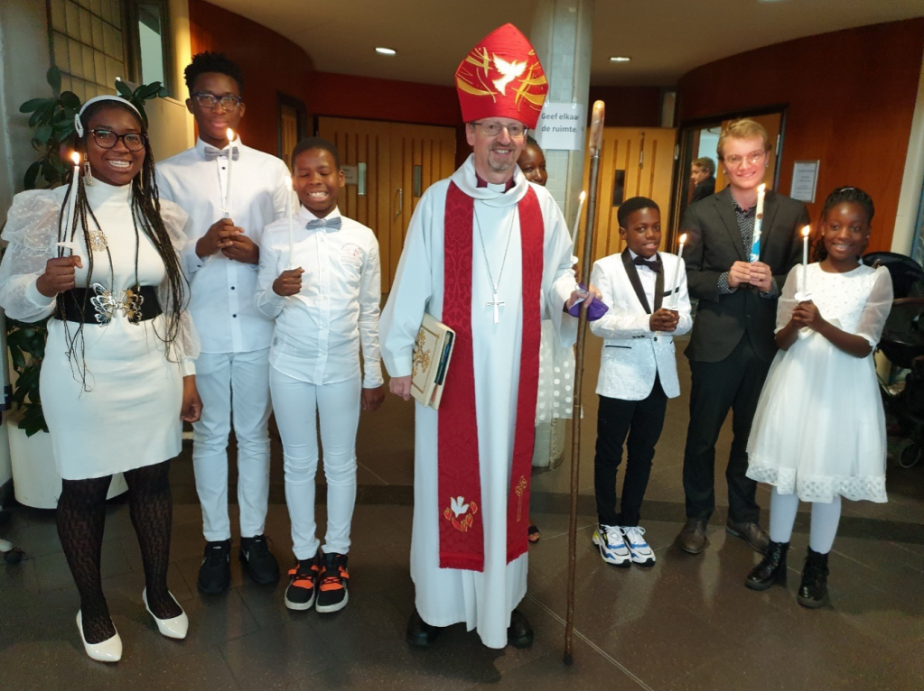 The ‘Congregation of the Holy Spirit’ confirmation candidates.